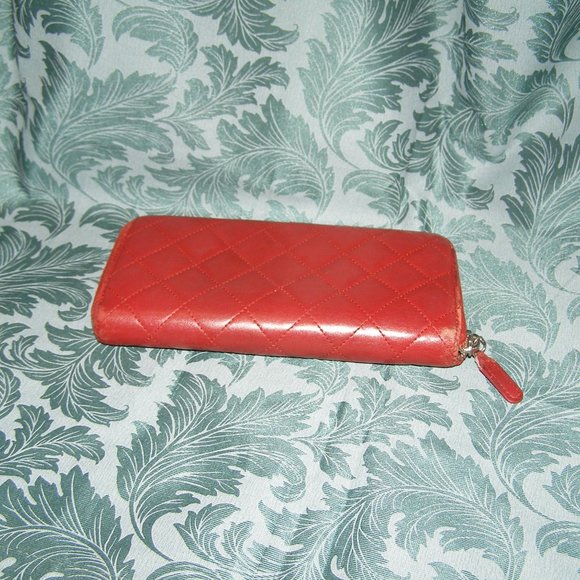 CHANEL Dark Red Lambskin Quilted Leather Wallet - Picture 4 of 15